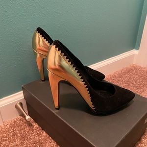 Beautiful black and gold heels